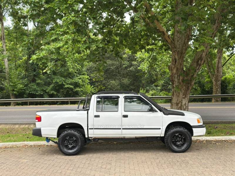 CHEVROLET - S10 - 2000/2000 - Branca - R$ 65.900,00