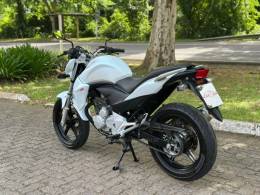 HONDA - CB 300R - 2014/2014 - Branca - R$ 16.900,00