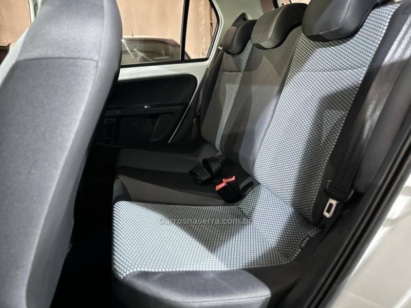 VOLKSWAGEN - UP - 2015/2016 - Branca - R$ 52.900,00