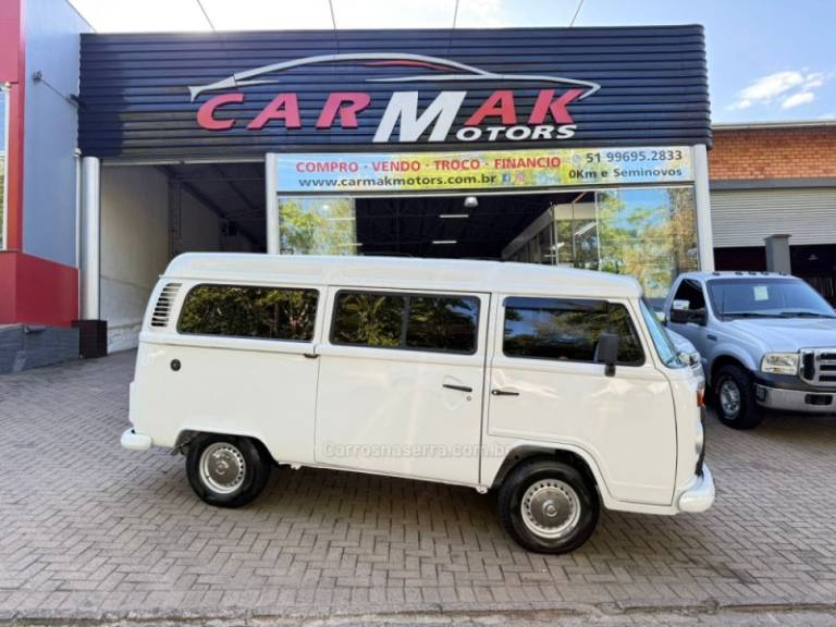VOLKSWAGEN - KOMBI - 2013/2014 - Branca - R$ 68.900,00