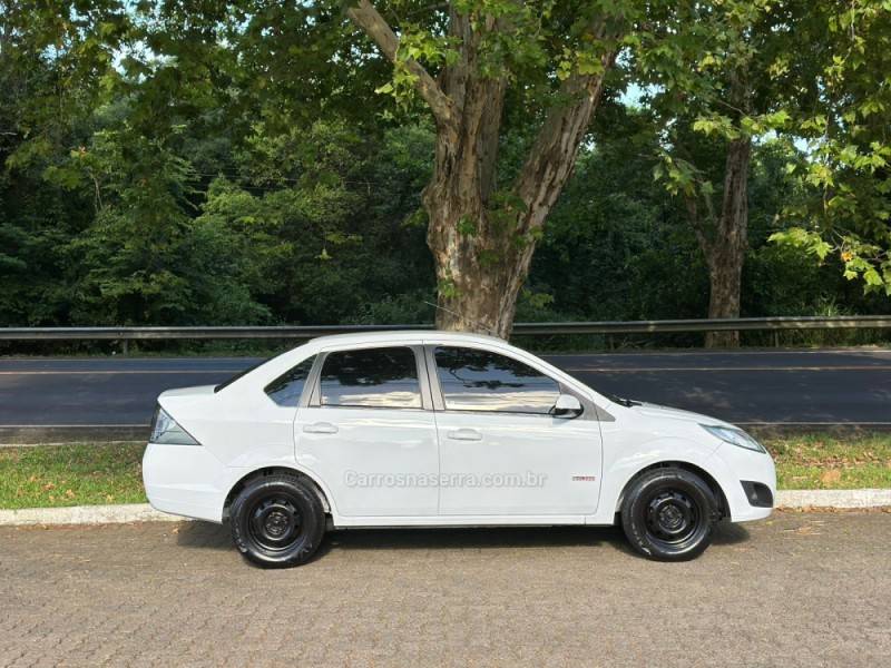 FORD - FIESTA - 2012/2013 - Branca - R$ 35.900,00