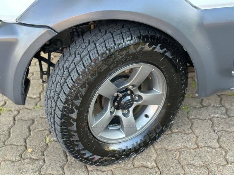 SUZUKI - JIMNY - 2015/2016 - Branca - R$ 78.900,00