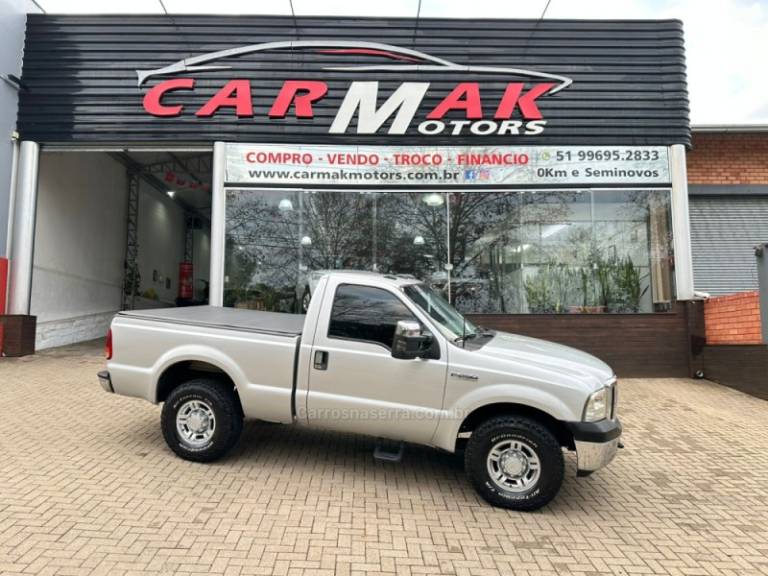 FORD - F-250 - 2010/2010 - Prata - R$ 159.900,00
