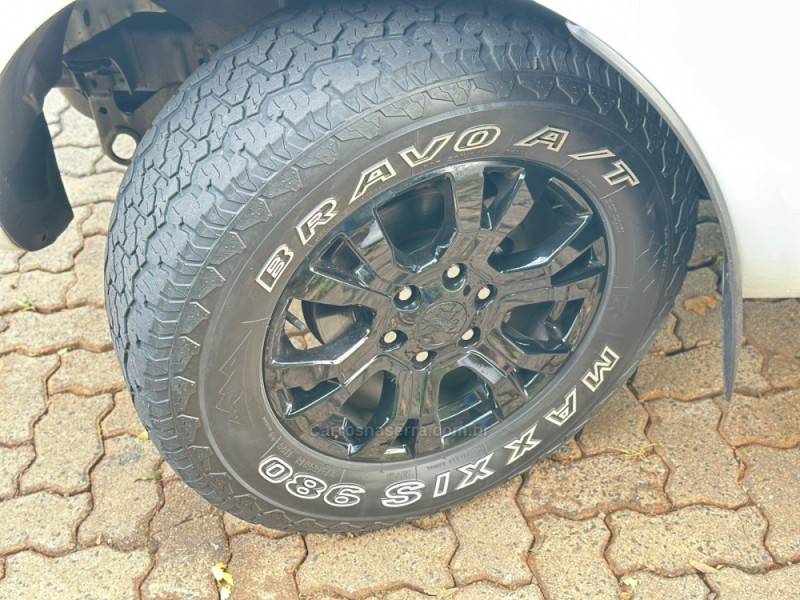 FORD - RANGER - 2016/2017 - Branca - R$ 142.900,00