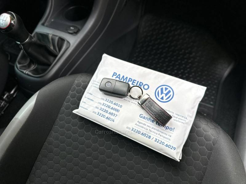 VOLKSWAGEN - UP - 2017/2018 - Azul - R$ 65.900,00