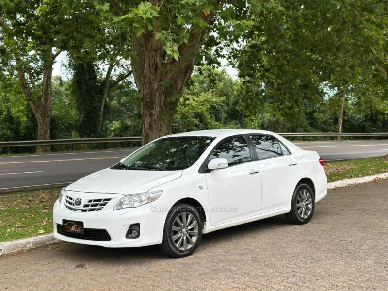 TOYOTA - COROLLA - 2012/2013 - Branca - R$ 75.900,00