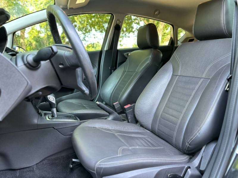 FORD - FIESTA - 2016/2017 - Preta - R$ 59.900,00