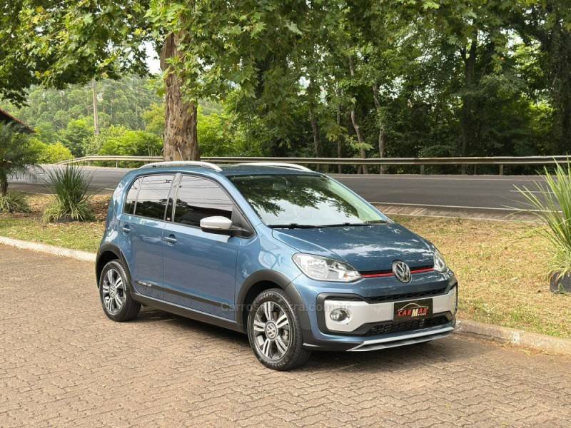 VOLKSWAGEN - UP - 2017/2018 - Azul - R$ 65.900,00