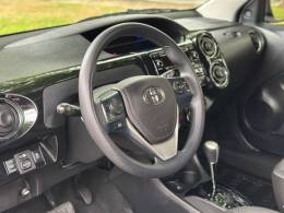 TOYOTA - ETIOS - 2019/2020 - Branca - R$ 72.900,00