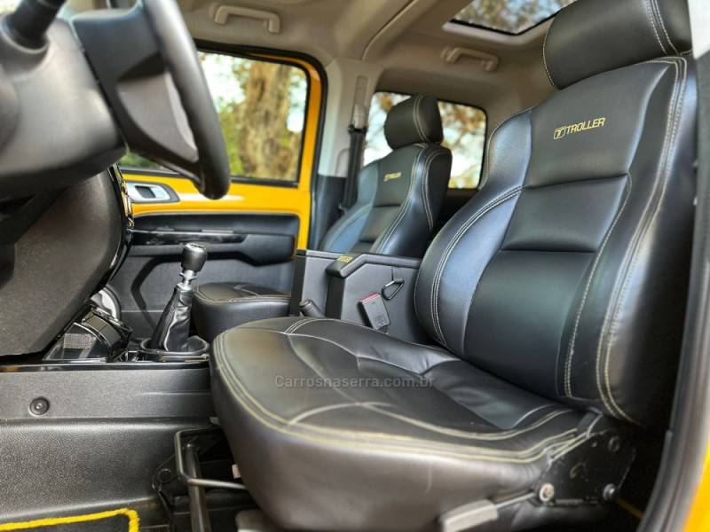 TROLLER - T4 - 2015/2016 - Amarela - R$ 229.900,00
