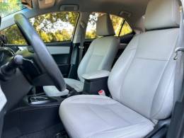 TOYOTA - COROLLA - 2016/2017 - Prata - R$ 94.900,00