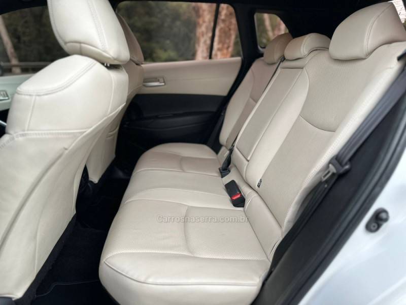 TOYOTA - COROLLA - 2021/2022 - Branca - R$ 146.900,00