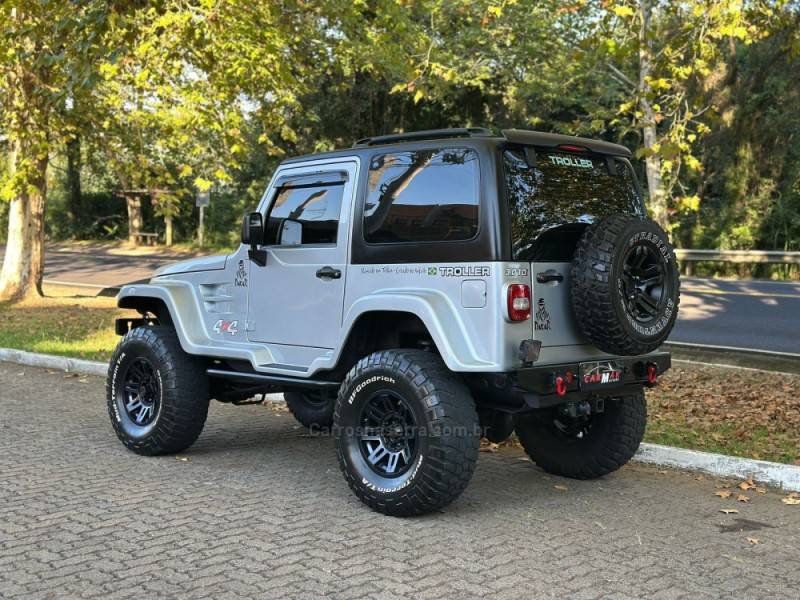 TROLLER - T4 - 2011/2011 - Prata - R$ 129.900,00