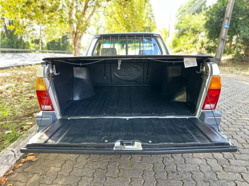 VOLKSWAGEN - SAVEIRO - 1993/1994 - Prata - R$ 38.900,00