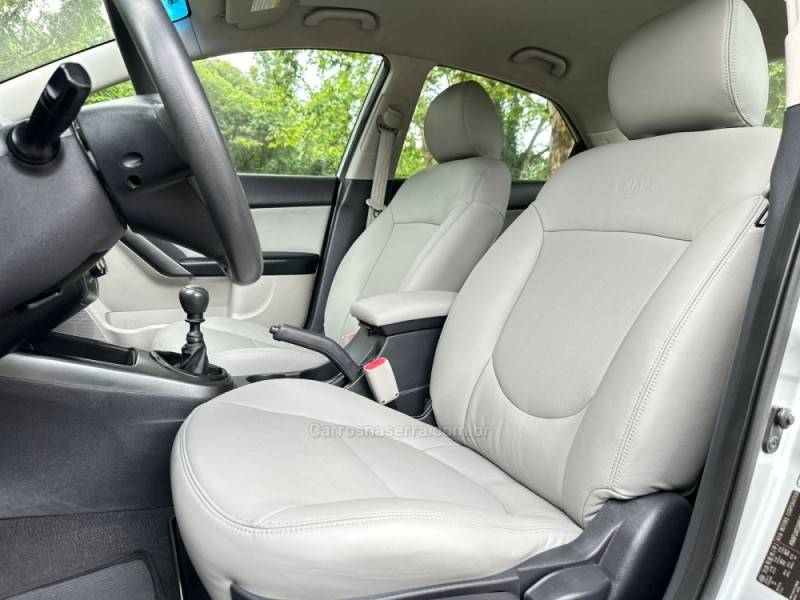 KIA MOTORS - CERATO - 2010/2011 - Prata - R$ 49.900,00
