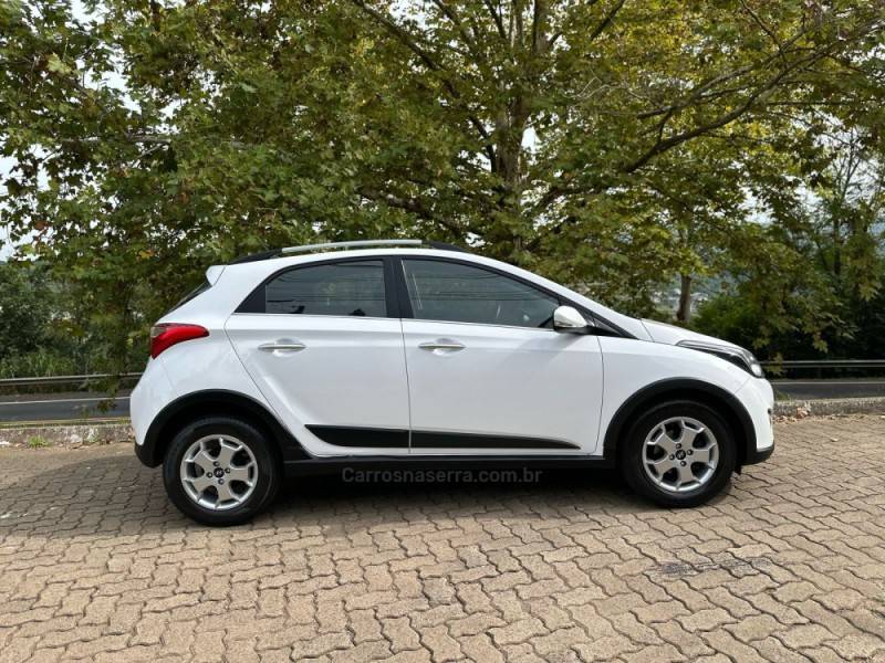 HYUNDAI - HB20X - 2014/2015 - Branca - R$ 62.900,00