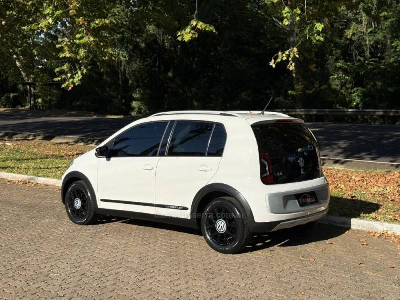 VOLKSWAGEN - UP - 2015/2016 - Branca - R$ 58.900,00