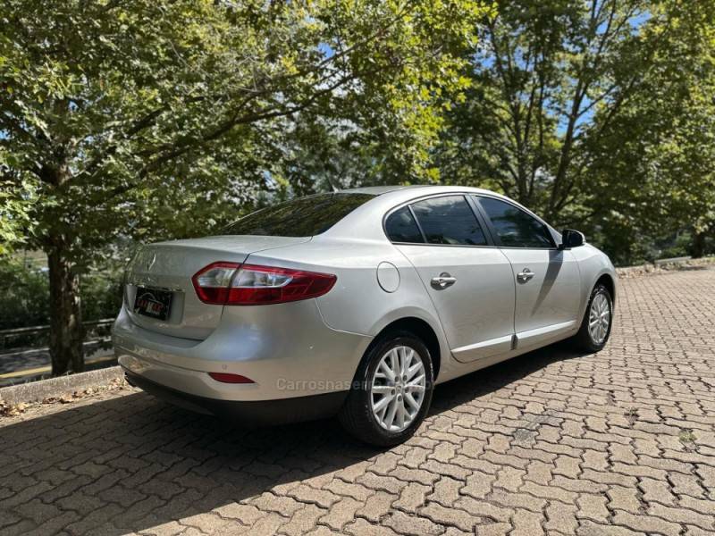 RENAULT - FLUENCE - 2014/2015 - Prata - R$ 41.900,00
