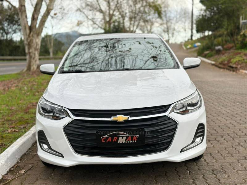 CHEVROLET - ONIX - 2022/2023 - Branca - R$ 78.900,00