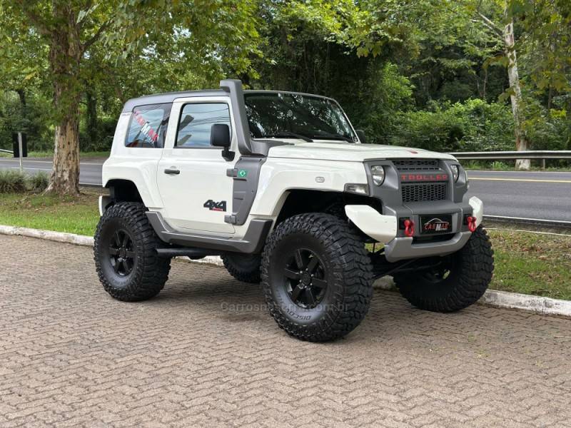 TROLLER - T4 - 2017/2018 - Branca - R$ 205.900,00