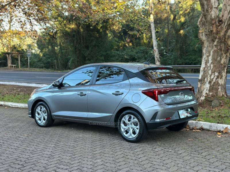 HYUNDAI - HB20 - 2022/2023 - Cinza - R$ 69.900,00