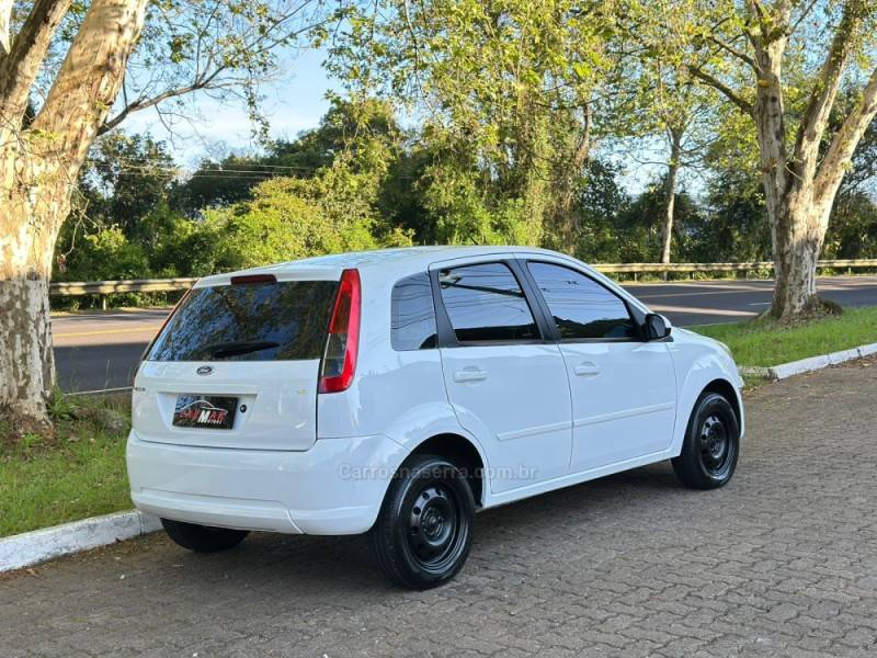 FORD - FIESTA - 2012/2013 - Branca - R$ 36.900,00