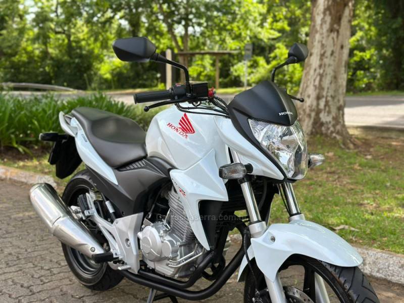 HONDA - CB 300R - 2014/2014 - Branca - R$ 16.900,00