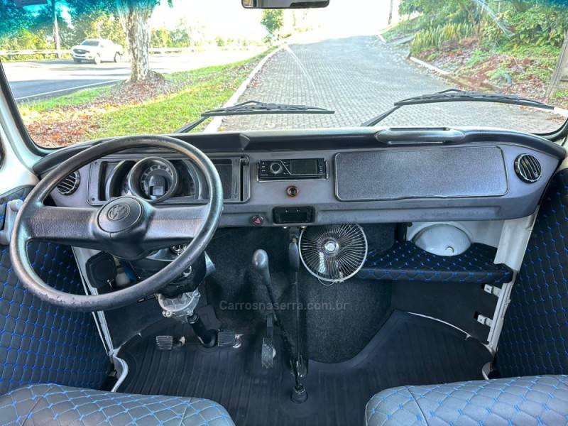 VOLKSWAGEN - KOMBI - 2013/2014 - Branca - R$ 58.900,00