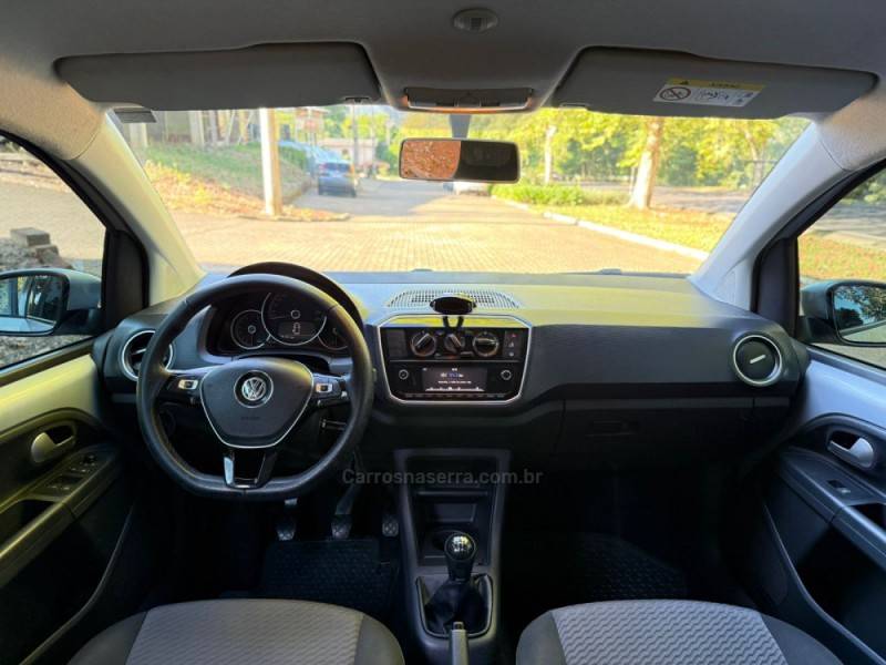 VOLKSWAGEN - UP - 2018/2018 - Prata - R$ 62.900,00
