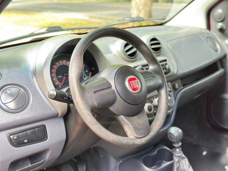 FIAT - UNO - 2012/2013 - Vermelha - R$ 35.900,00