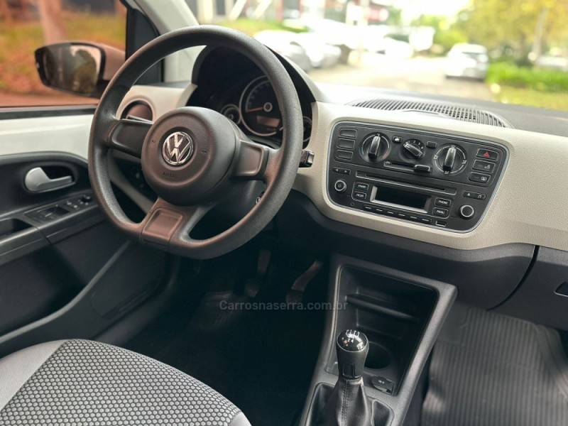 VOLKSWAGEN - UP - 2015/2016 - Branca - R$ 52.900,00
