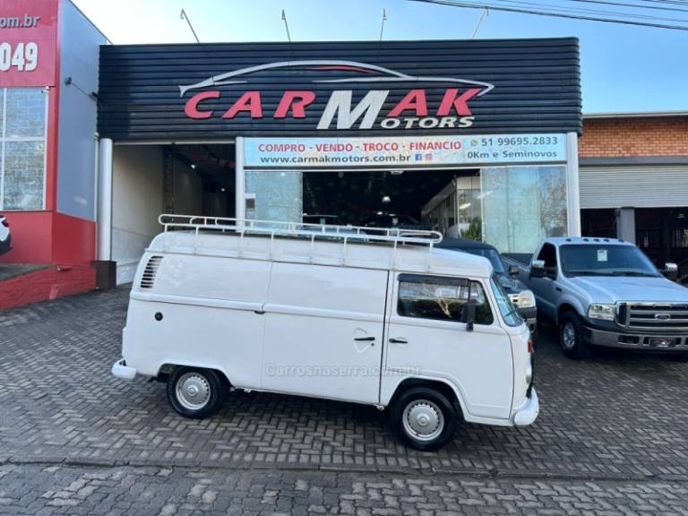 VOLKSWAGEN - KOMBI - 2013/2014 - Branca - R$ 58.900,00