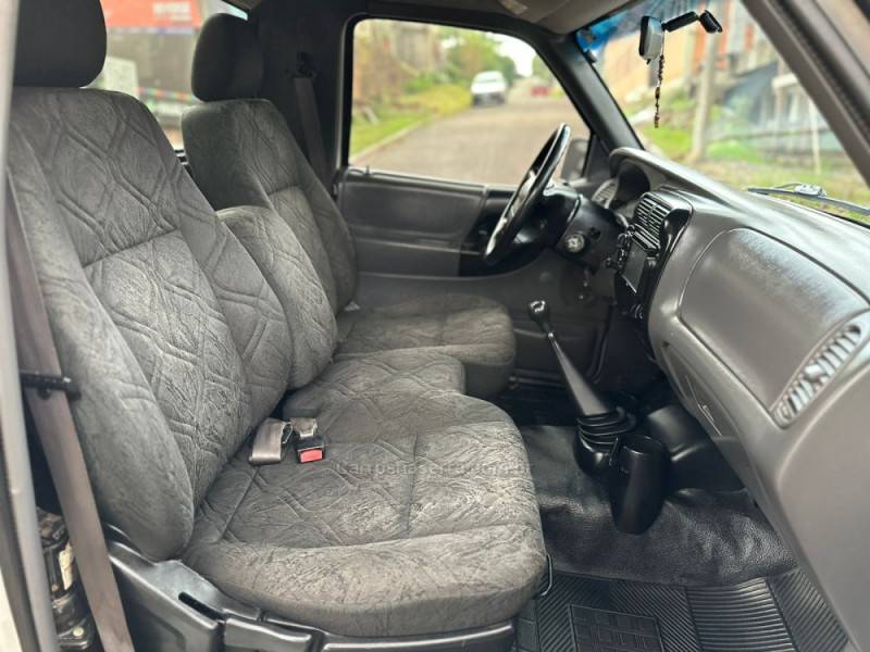 FORD - RANGER - 2005/2005 - Prata - R$ 65.900,00