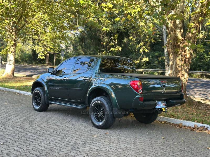 MITSUBISHI - L200 TRITON - 2014/2015 - Verde - R$ 129.900,00