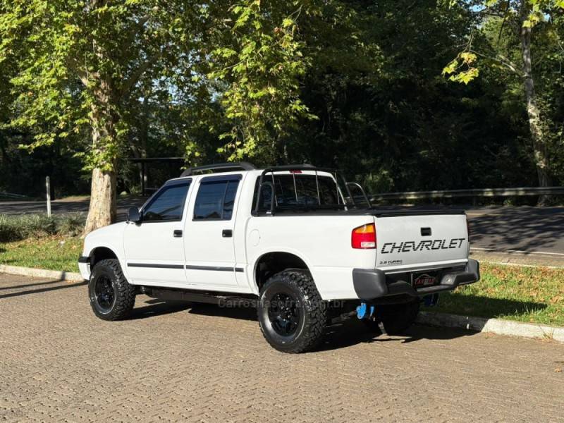 CHEVROLET - S10 - 2000/2000 - Branca - R$ 65.900,00