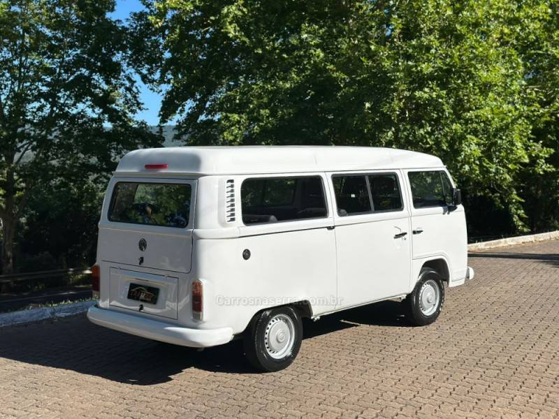 VOLKSWAGEN - KOMBI - 2013/2014 - Branca - R$ 67.900,00