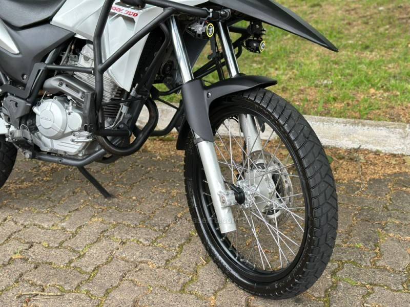 HONDA - XRE 300 - 2015/2015 - Branca - R$ 19.900,00