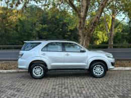 TOYOTA - HILUX SW4 - 2014/2014 - Prata - R$ 149.900,00