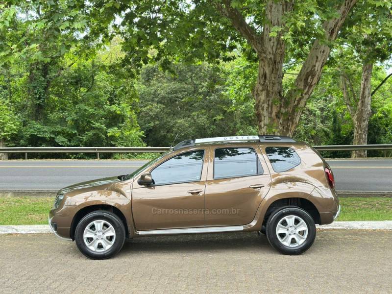RENAULT - DUSTER - 2015/2016 - Marrom - R$ 66.900,00