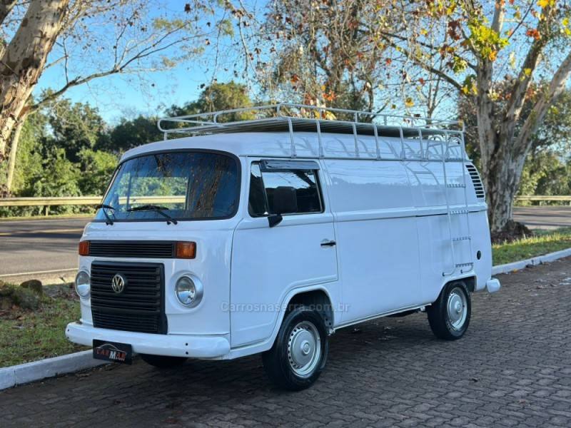 VOLKSWAGEN - KOMBI - 2013/2014 - Branca - R$ 58.900,00