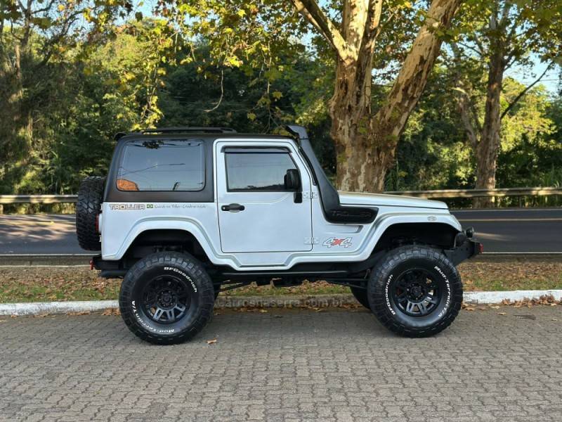 TROLLER - T4 - 2011/2011 - Prata - R$ 129.900,00