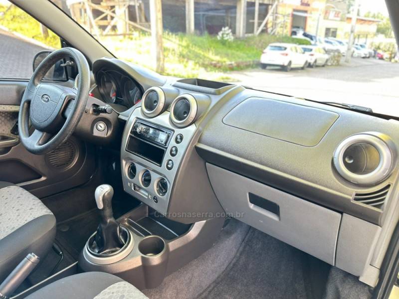 FORD - FIESTA - 2012/2013 - Branca - R$ 36.900,00
