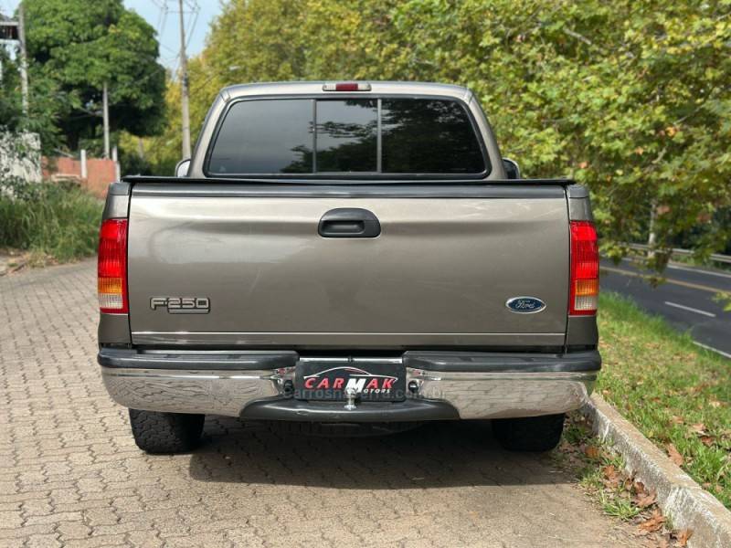 FORD - F-250 - 2001/2001 - Cinza - R$ 239.900,00