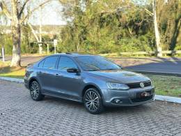 VOLKSWAGEN - JETTA - 2013/2013 - Cinza - R$ 77.900,00