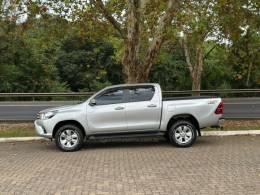 TOYOTA - HILUX - 2017/2017 - Prata - R$ 175.900,00