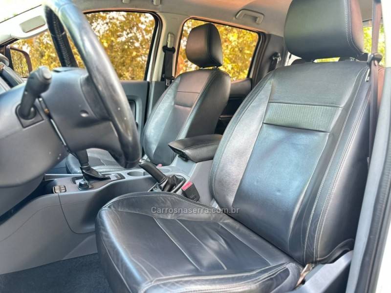 FORD - RANGER - 2016/2017 - Branca - R$ 142.900,00