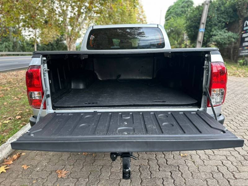 TOYOTA - HILUX - 2017/2017 - Prata - R$ 175.900,00