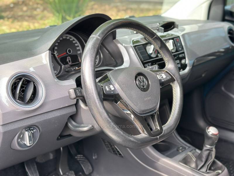 VOLKSWAGEN - UP - 2017/2018 - Azul - R$ 65.900,00