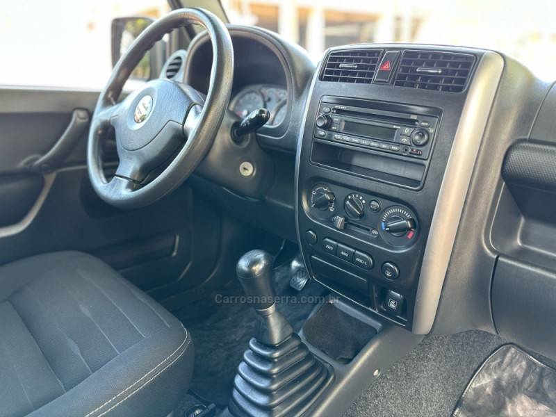 SUZUKI - JIMNY - 2015/2016 - Branca - R$ 78.900,00