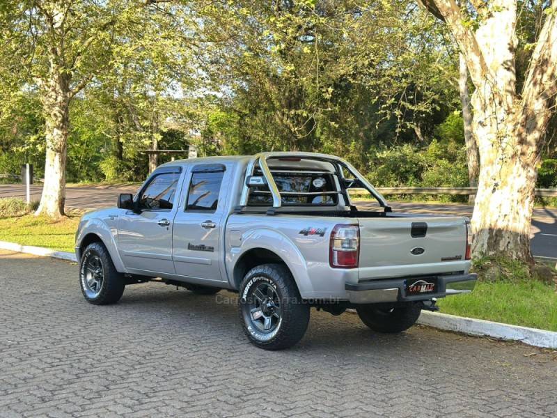 FORD - RANGER - 2010/2011 - Prata - R$ 68.900,00
